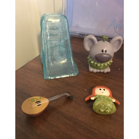 Frozen Disney Animator Collection dolls with accessories - Picture 4 of 9